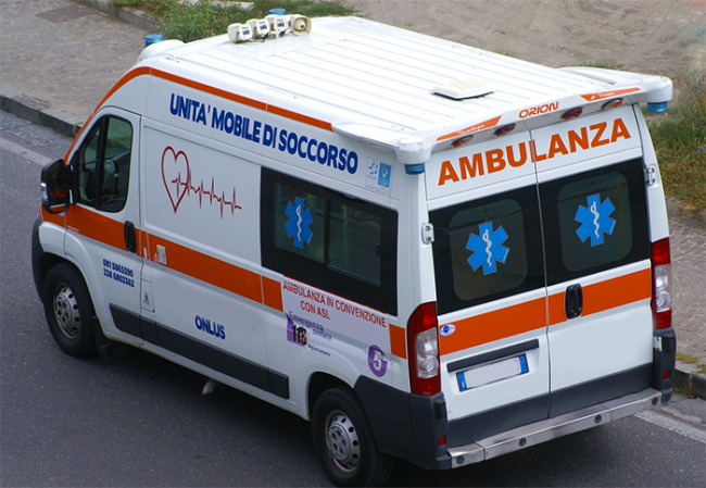 ambulanza vista alto