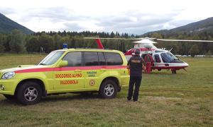 soccorso elicottero vigili fuoco jeep uomo
