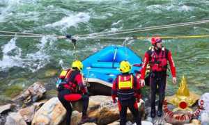 vigili del fucoo Addestramento fluviale lungo il Sesia