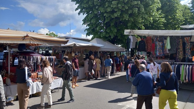 arona mercato bancarelle