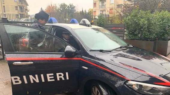 carabinieri auto donna