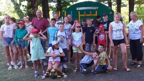 trecate noi con loro