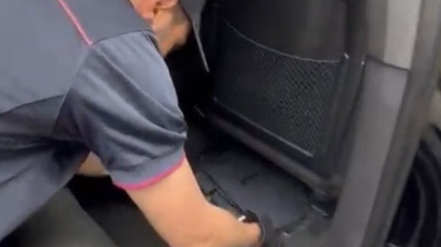 polizia ricerca stupefacenti auto