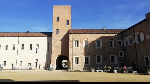 novara cortile castello