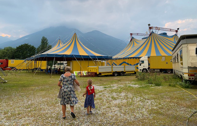 circo bambina donna domo