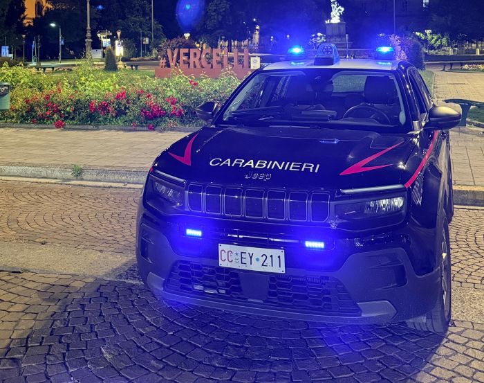 Inseguimento nella notte a Vercelli