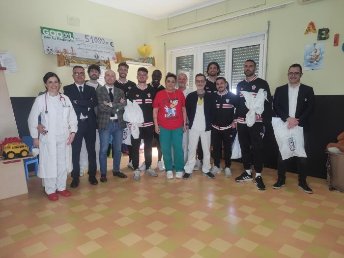 Pro Vercelli in visita all'ospedale di Vercelli
