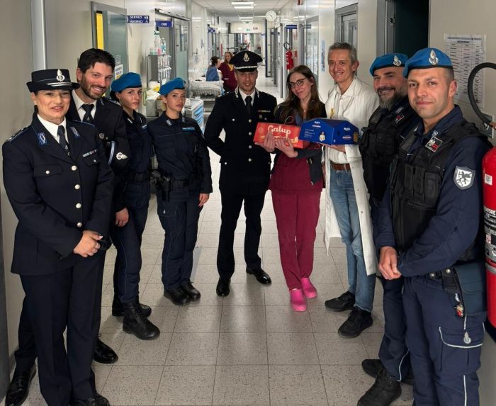 La polizia penitenziaria visita il reparto di pediatria di Vercelli