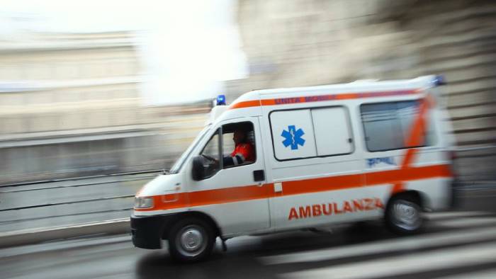 Incidente mortale: auto si ribalta, muore una persona