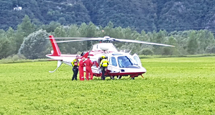 elicottero bianco vigili fuoco terra prato