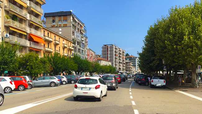 arona lungolago traffico