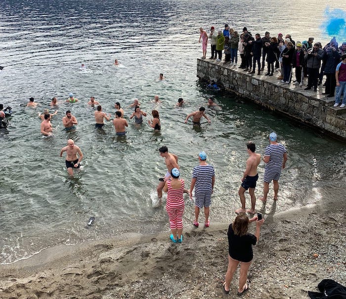 421232880 10232639425629270 28256727124206267 n copia