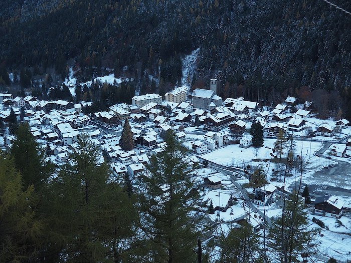 Macugnaga paese innevato